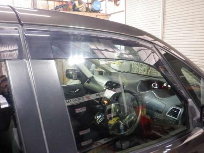 セレナ2.0 ハイウェイスター 4WD　ナビ・TV・B/T・Bカメラ・エンジンスターター・両側電動・フリップダウンモニター・LEDヘッドライト・インテリキー・プッシュスタート・アイドリングストップ・クルコン・ETC・寒冷地仕様・フォグランプ 2000