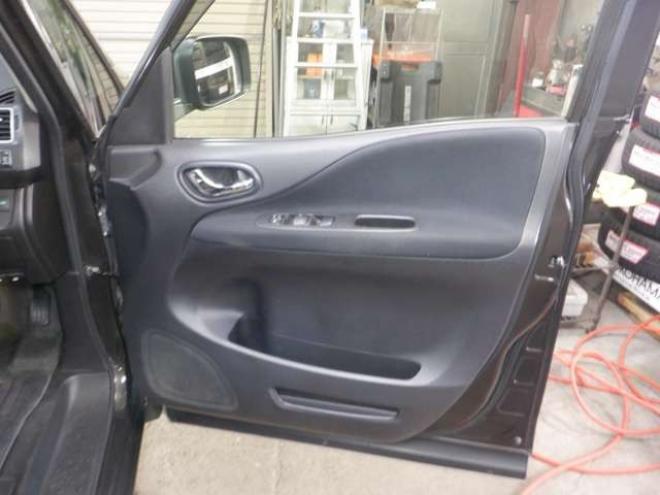 セレナ2.0 ハイウェイスター 4WD　ナビ・TV・B/T・Bカメラ・エンジンスターター・両側電動・フリップダウンモニター・LEDヘッドライト・インテリキー・プッシュスタート・アイドリングストップ・クルコン・ETC・寒冷地仕様・フォグランプ 2000