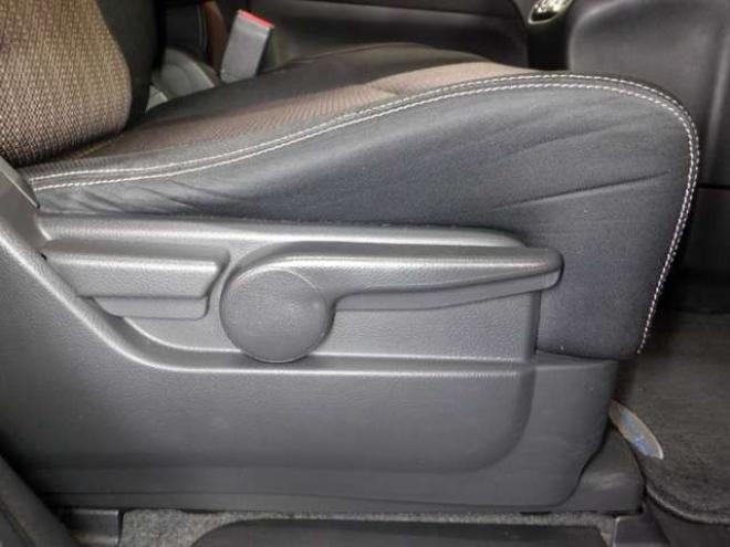 セレナ2.0 ハイウェイスター 4WD　ナビ・TV・B/T・Bカメラ・エンジンスターター・両側電動・フリップダウンモニター・LEDヘッドライト・インテリキー・プッシュスタート・アイドリングストップ・クルコン・ETC・寒冷地仕様・フォグランプ 2000