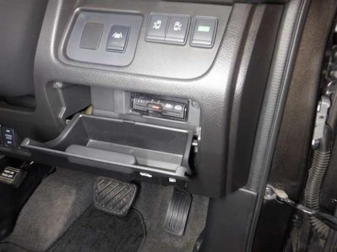 セレナ2.0 ハイウェイスター 4WD　ナビ・TV・B/T・Bカメラ・エンジンスターター・両側電動・フリップダウンモニター・LEDヘッドライト・インテリキー・プッシュスタート・アイドリングストップ・クルコン・ETC・寒冷地仕様・フォグランプ 2000