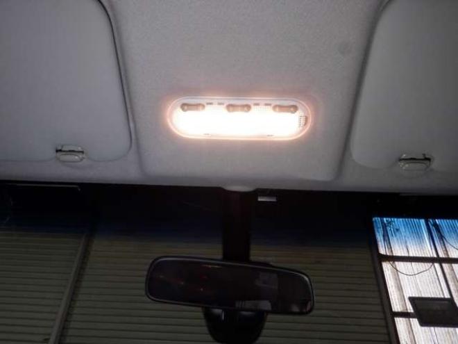 セレナ2.0 ハイウェイスター 4WD　ナビ・TV・B/T・Bカメラ・エンジンスターター・両側電動・フリップダウンモニター・LEDヘッドライト・インテリキー・プッシュスタート・アイドリングストップ・クルコン・ETC・寒冷地仕様・フォグランプ 2000