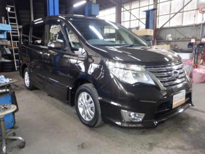 セレナ2.0 ハイウェイスター 4WD　ナビ・TV・B/T・Bカメラ・エンジンスターター・両側電動・フリップダウンモニター・LEDヘッドライト・インテリキー・プッシュスタート・アイドリングストップ・クルコン・ETC・寒冷地仕様・フォグランプ 2000