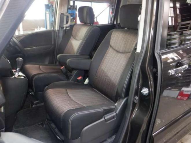 セレナ2.0 ハイウェイスター 4WD　ナビ・TV・B/T・Bカメラ・エンジンスターター・両側電動・フリップダウンモニター・LEDヘッドライト・インテリキー・プッシュスタート・アイドリングストップ・クルコン・ETC・寒冷地仕様・フォグランプ 2000