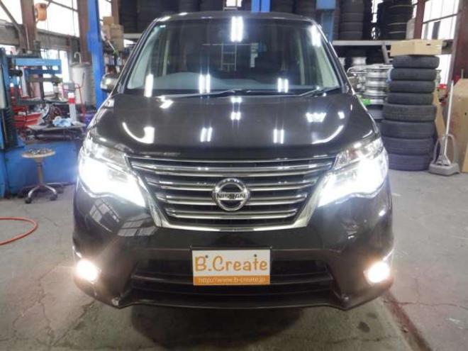 セレナ2.0 ハイウェイスター 4WD　ナビ・TV・B/T・Bカメラ・エンジンスターター・両側電動・フリップダウンモニター・LEDヘッドライト・インテリキー・プッシュスタート・アイドリングストップ・クルコン・ETC・寒冷地仕様・フォグランプ 2000