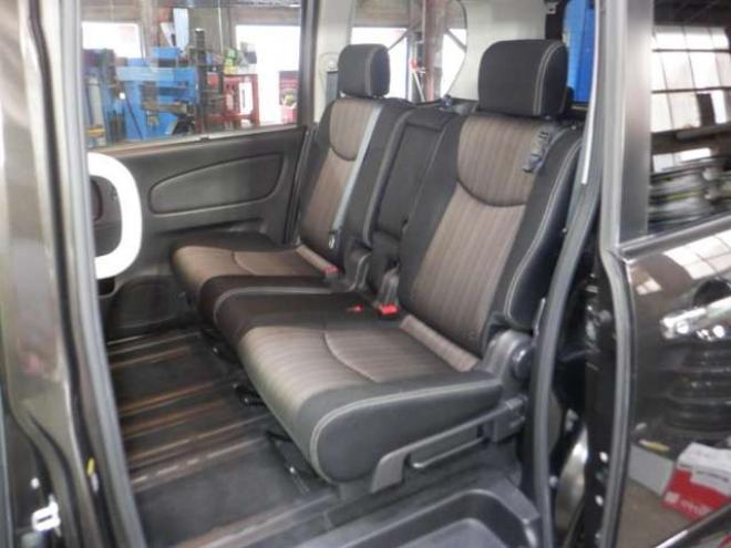 セレナ2.0 ハイウェイスター 4WD　ナビ・TV・B/T・Bカメラ・エンジンスターター・両側電動・フリップダウンモニター・LEDヘッドライト・インテリキー・プッシュスタート・アイドリングストップ・クルコン・ETC・寒冷地仕様・フォグランプ 2000