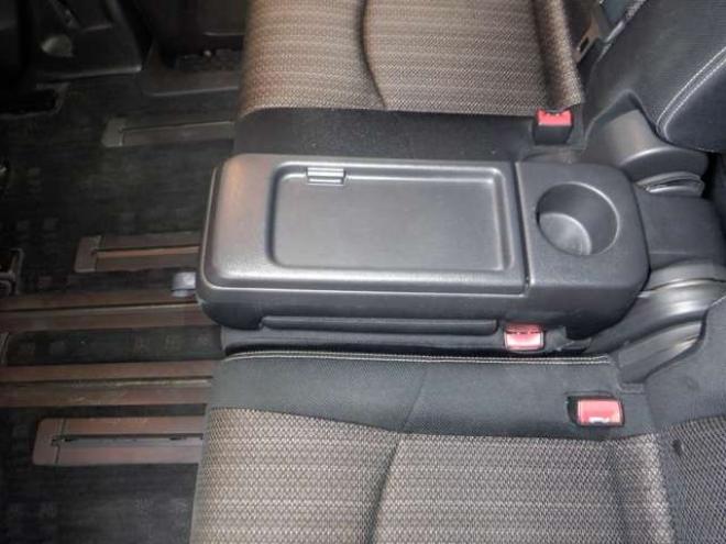 セレナ2.0 ハイウェイスター 4WD　ナビ・TV・B/T・Bカメラ・エンジンスターター・両側電動・フリップダウンモニター・LEDヘッドライト・インテリキー・プッシュスタート・アイドリングストップ・クルコン・ETC・寒冷地仕様・フォグランプ 2000