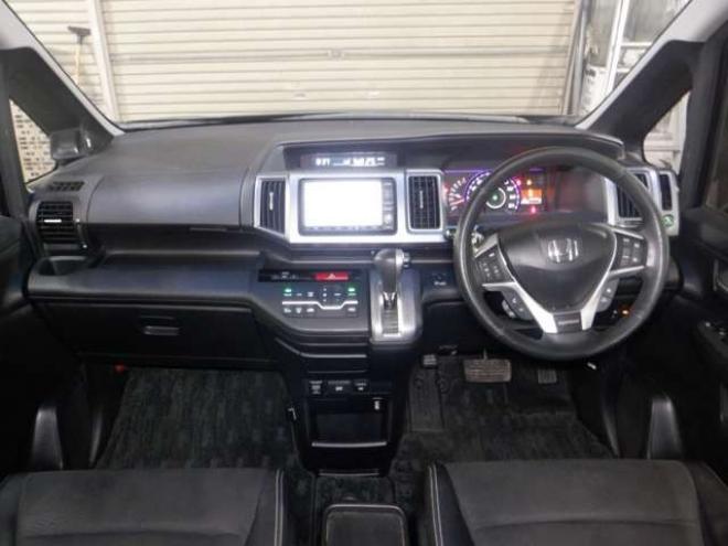 ステップワゴン2.0 スパーダ Z クールスピリット インターナビセレクション 4WD　本州仕入・後期型・ナビ・TV・Bカメラ・Rモニター・両側電動・スマートキー・クルコン・HID・ETC・パドルシフト・ハーフレザーシート・ワイパーデアイサー・リアヒーター・ミラーヒーター・アイドリングストップ 2000