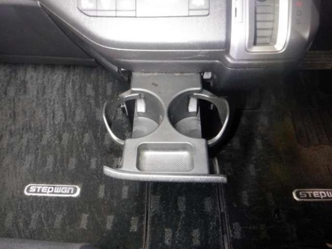 ステップワゴン2.0 スパーダ Z クールスピリット インターナビセレクション 4WD　本州仕入・後期型・ナビ・TV・Bカメラ・Rモニター・両側電動・スマートキー・クルコン・HID・ETC・パドルシフト・ハーフレザーシート・ワイパーデアイサー・リアヒーター・ミラーヒーター・アイドリングストップ 2000