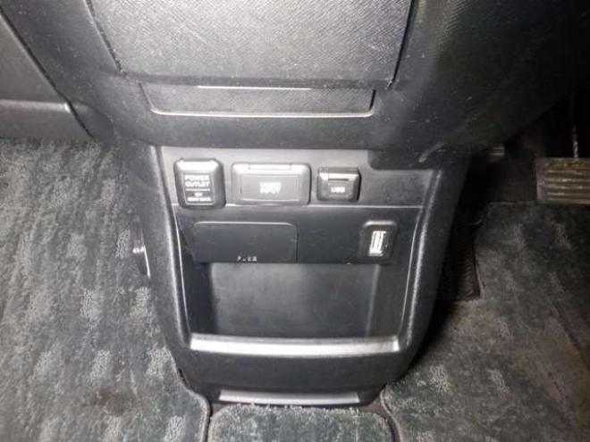 ステップワゴン2.0 スパーダ Z クールスピリット インターナビセレクション 4WD　本州仕入・後期型・ナビ・TV・Bカメラ・Rモニター・両側電動・スマートキー・クルコン・HID・ETC・パドルシフト・ハーフレザーシート・ワイパーデアイサー・リアヒーター・ミラーヒーター・アイドリングストップ 2000