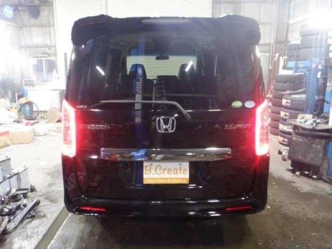 ステップワゴン2.0 スパーダ Z クールスピリット インターナビセレクション 4WD　本州仕入・後期型・ナビ・TV・Bカメラ・Rモニター・両側電動・スマートキー・クルコン・HID・ETC・パドルシフト・ハーフレザーシート・ワイパーデアイサー・リアヒーター・ミラーヒーター・アイドリングストップ 2000