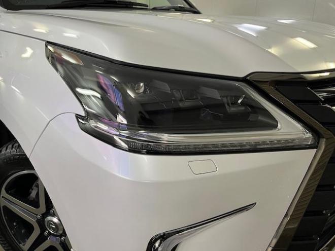 レクサスＬＸ５７０　ブラックシークエンス　寒冷地仕様　マークレビンソン　リアエンターテイメント　純正２１インチＡＷ　社外２０ＡＷ＋スタッドレスタイヤ付　純正ブラックレザーシート　電動サンルーフ　ヘッドアップディスプレイ　リア５面フィルム施工 4WD 5700 5Dr