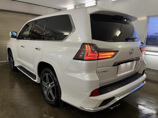 レクサスＬＸ５７０　ブラックシークエンス　寒冷地仕様　マークレビンソン　リアエンターテイメント　純正２１インチＡＷ　社外２０ＡＷ＋スタッドレスタイヤ付　純正ブラックレザーシート　電動サンルーフ　ヘッドアップディスプレイ　リア５面フィルム施工 4WD 5700 5Dr