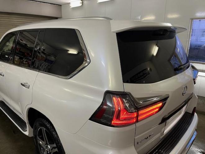 レクサスＬＸ５７０　ブラックシークエンス　寒冷地仕様　マークレビンソン　リアエンターテイメント　純正２１インチＡＷ　社外２０ＡＷ＋スタッドレスタイヤ付　純正ブラックレザーシート　電動サンルーフ　ヘッドアップディスプレイ　リア５面フィルム施工 4WD 5700 5Dr