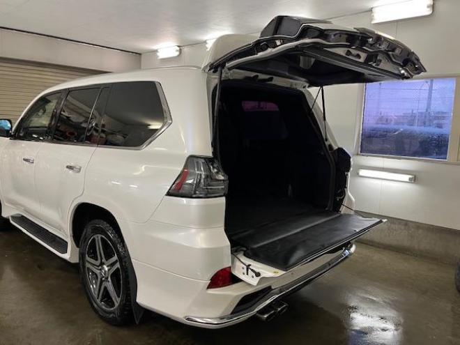 レクサスＬＸ５７０　ブラックシークエンス　寒冷地仕様　マークレビンソン　リアエンターテイメント　純正２１インチＡＷ　社外２０ＡＷ＋スタッドレスタイヤ付　純正ブラックレザーシート　電動サンルーフ　ヘッドアップディスプレイ　リア５面フィルム施工 4WD 5700 5Dr