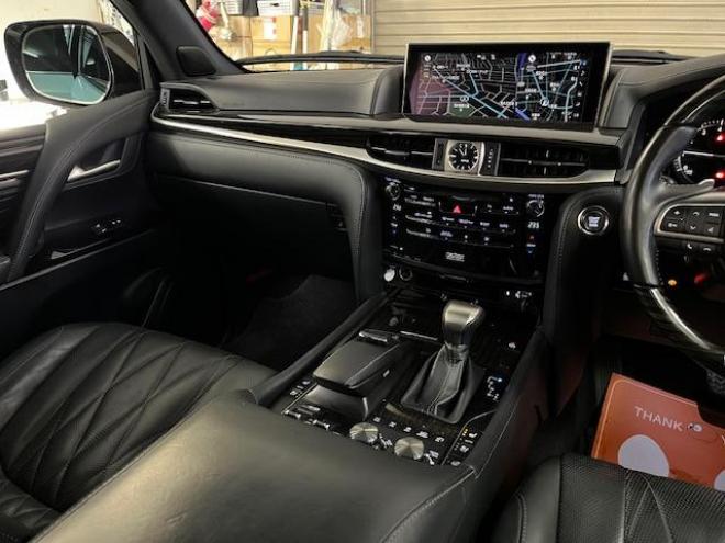 レクサスＬＸ５７０　ブラックシークエンス　寒冷地仕様　マークレビンソン　リアエンターテイメント　純正２１インチＡＷ　社外２０ＡＷ＋スタッドレスタイヤ付　純正ブラックレザーシート　電動サンルーフ　ヘッドアップディスプレイ　リア５面フィルム施工 4WD 5700 5Dr