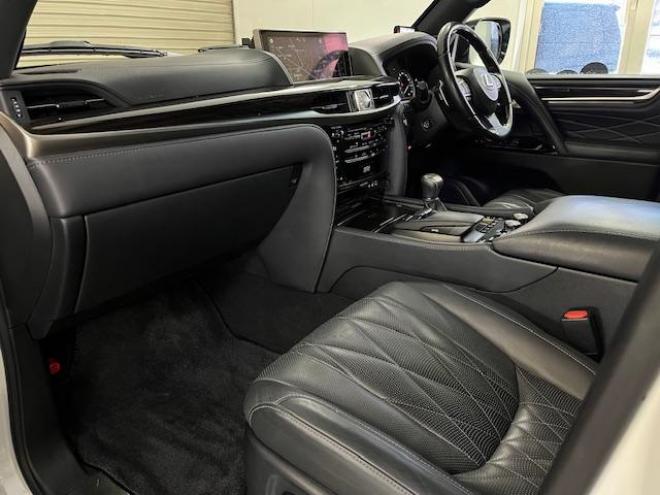 レクサスＬＸ５７０　ブラックシークエンス　寒冷地仕様　マークレビンソン　リアエンターテイメント　純正２１インチＡＷ　社外２０ＡＷ＋スタッドレスタイヤ付　純正ブラックレザーシート　電動サンルーフ　ヘッドアップディスプレイ　リア５面フィルム施工 4WD 5700 5Dr