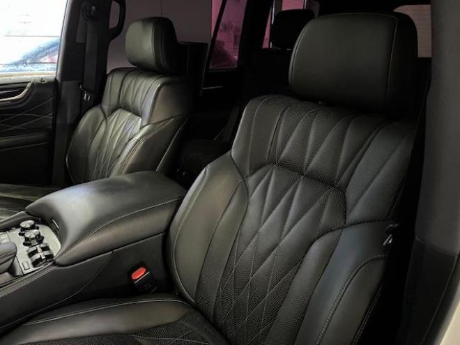 レクサスＬＸ５７０　ブラックシークエンス　寒冷地仕様　マークレビンソン　リアエンターテイメント　純正２１インチＡＷ　社外２０ＡＷ＋スタッドレスタイヤ付　純正ブラックレザーシート　電動サンルーフ　ヘッドアップディスプレイ　リア５面フィルム施工 4WD 5700 5Dr