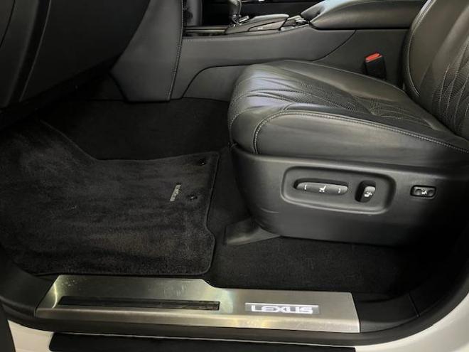 レクサスＬＸ５７０　ブラックシークエンス　寒冷地仕様　マークレビンソン　リアエンターテイメント　純正２１インチＡＷ　社外２０ＡＷ＋スタッドレスタイヤ付　純正ブラックレザーシート　電動サンルーフ　ヘッドアップディスプレイ　リア５面フィルム施工 4WD 5700 5Dr