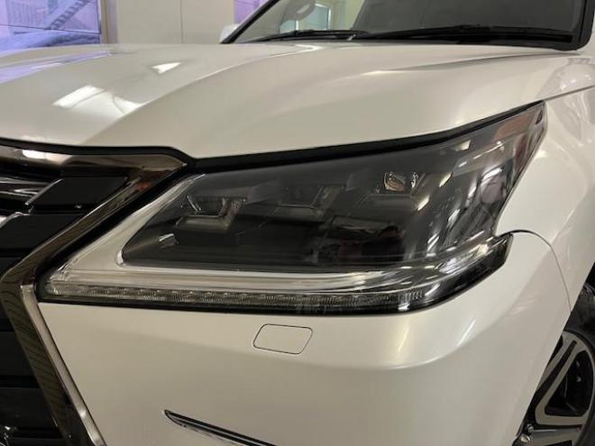 レクサスＬＸ５７０　ブラックシークエンス　寒冷地仕様　マークレビンソン　リアエンターテイメント　純正２１インチＡＷ　社外２０ＡＷ＋スタッドレスタイヤ付　純正ブラックレザーシート　電動サンルーフ　ヘッドアップディスプレイ　リア５面フィルム施工 4WD 5700 5Dr