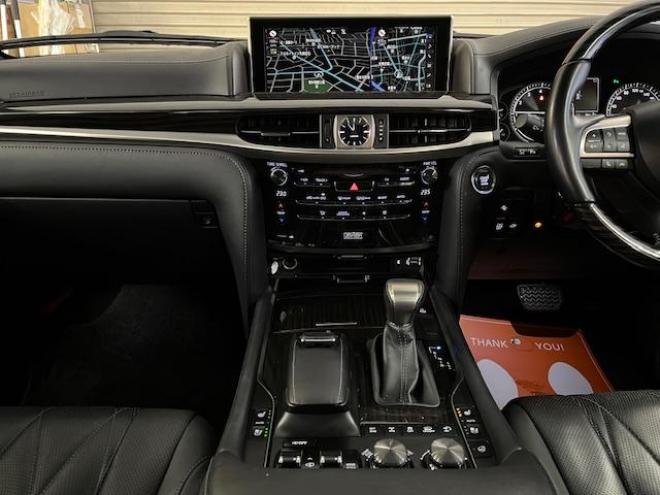 レクサスＬＸ５７０　ブラックシークエンス　寒冷地仕様　マークレビンソン　リアエンターテイメント　純正２１インチＡＷ　社外２０ＡＷ＋スタッドレスタイヤ付　純正ブラックレザーシート　電動サンルーフ　ヘッドアップディスプレイ　リア５面フィルム施工 4WD 5700 5Dr