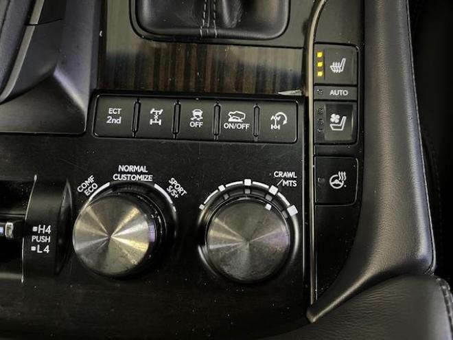 レクサスＬＸ５７０　ブラックシークエンス　寒冷地仕様　マークレビンソン　リアエンターテイメント　純正２１インチＡＷ　社外２０ＡＷ＋スタッドレスタイヤ付　純正ブラックレザーシート　電動サンルーフ　ヘッドアップディスプレイ　リア５面フィルム施工 4WD 5700 5Dr