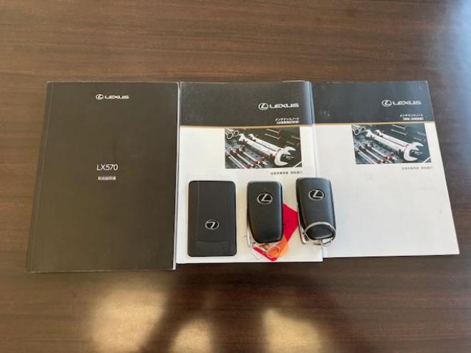 レクサスＬＸ５７０　ブラックシークエンス　寒冷地仕様　マークレビンソン　リアエンターテイメント　純正２１インチＡＷ　社外２０ＡＷ＋スタッドレスタイヤ付　純正ブラックレザーシート　電動サンルーフ　ヘッドアップディスプレイ　リア５面フィルム施工 4WD 5700 5Dr