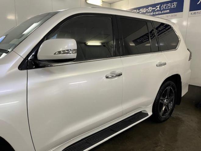 レクサスＬＸ５７０　ブラックシークエンス　寒冷地仕様　マークレビンソン　リアエンターテイメント　純正２１インチＡＷ　社外２０ＡＷ＋スタッドレスタイヤ付　純正ブラックレザーシート　電動サンルーフ　ヘッドアップディスプレイ　リア５面フィルム施工 4WD 5700 5Dr