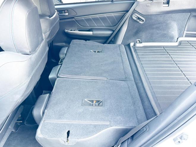 レヴォーグ2.0GT-Sアイサイト 4WD ローンが不安な方＜優遇ローン＞ 本州仕入 STIスポイラー 純正ナビ　ハーフレザー 4WD 2000 5Dr