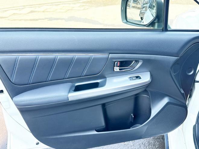 レヴォーグ2.0GT-Sアイサイト 4WD ローンが不安な方＜優遇ローン＞ 本州仕入 STIスポイラー 純正ナビ　ハーフレザー 4WD 2000 5Dr