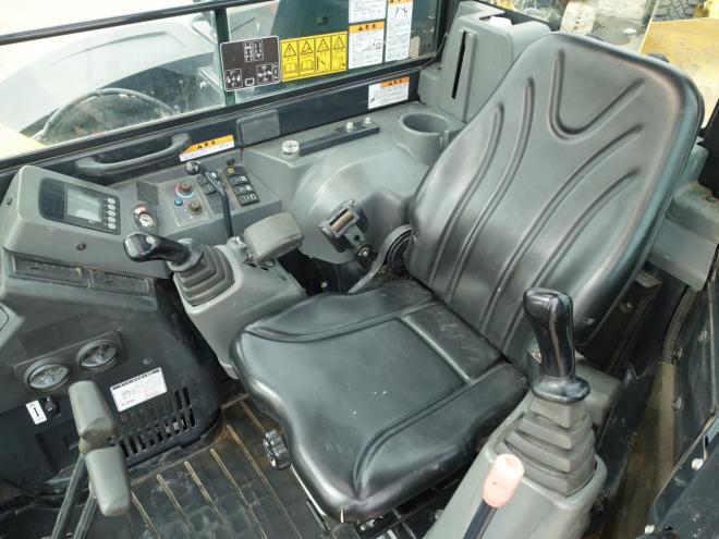 バックホーヤンマー　B7-6　バケット容量0.28m3