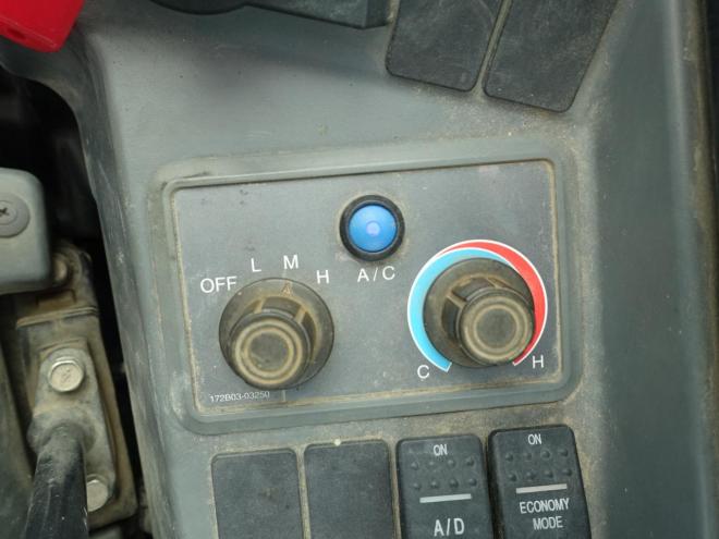 バックホーヤンマー　B7-6　バケット容量0.28m3