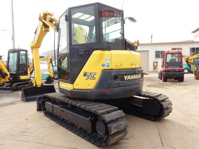 バックホーヤンマー　B7-6　バケット容量0.28m3