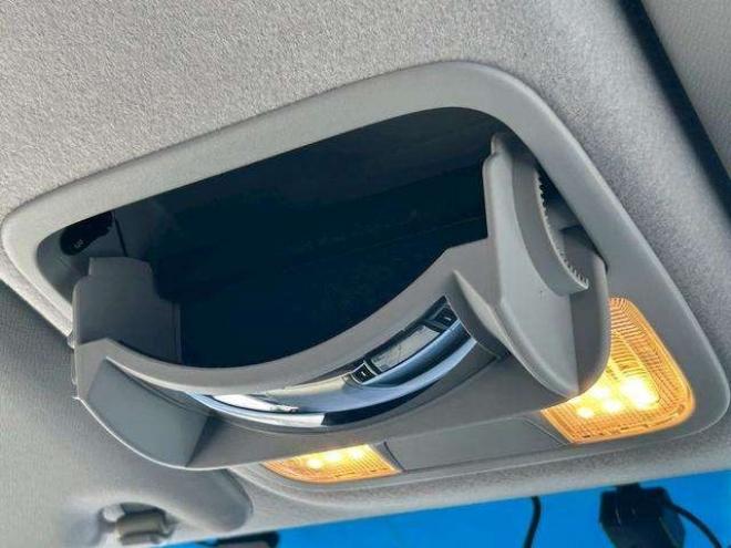 ステップワゴン2.0 スパーダ Z 4WD　ナビ　テレビ　スマートキー　記録簿　メンテナンスノート　取扱説明書　オートエアコン　後席モニター　バックカメラ　両側パワースライドドア　ETC 2000