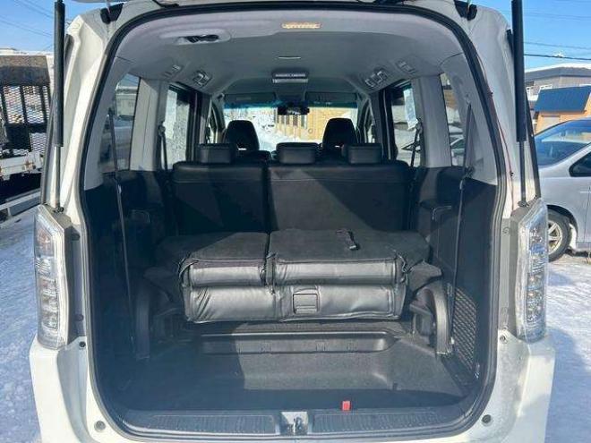 ステップワゴン2.0 スパーダ Z 4WD　ナビ　テレビ　スマートキー　記録簿　メンテナンスノート　取扱説明書　オートエアコン　後席モニター　バックカメラ　両側パワースライドドア　ETC 2000