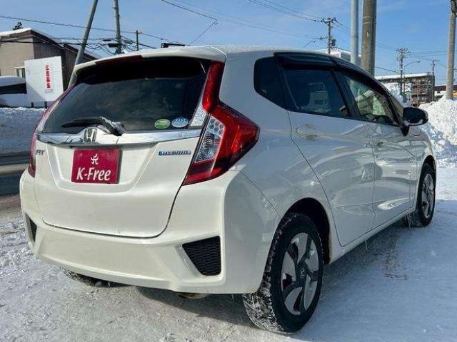 フィット1.5 ハイブリッド Fパッケージ 4WD　バックカメラ　ナビ　オートエアコン　　　キーレス　メンテナンスノート　取り扱い説明書　ETC　オーディオ 1500