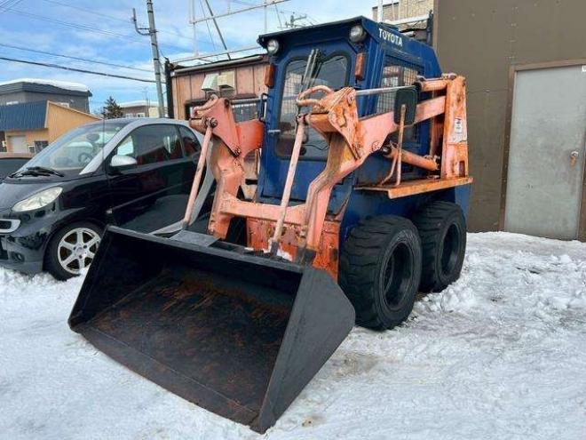 スキッドステアローダトヨタジョブサン8　ヒーター付　トヨタ　TOYOTA　ジョブサン8　ヒーター付き　ワイパー　冬仕様 2WD 2500