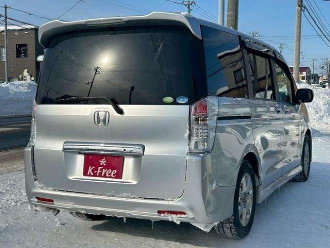 ステップワゴン2.0 スパーダ Z 4WD　スマートキー　衝突安全ボディー　電動格納ミラー　3列シート　サイドカメラ　バックカメラ 2000