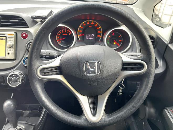 フィット1.3G 4WD 5年保証 ナビ ETC 寒冷地仕様 禁煙 車検整備2年付