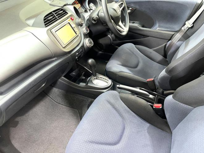 フィット1.3G 4WD 5年保証 ナビ ETC 寒冷地仕様 禁煙 車検整備2年付