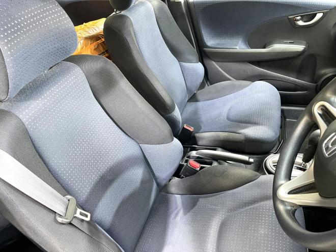 フィット1.3G 4WD 5年保証 ナビ ETC 寒冷地仕様 禁煙 車検整備2年付