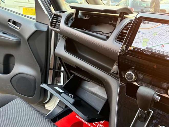 セレナ2.0 ハイウェイスター V 4WD　社外ナビ　後席モニター　両側パワスラ　エンジンスターター　ETC　パワステ　パワーウィンドウ　ABS　キーレスエントリー　アイドリングストップ　寒冷地仕様　盗難防止装置　エアコン　横滑り防止装置 2000