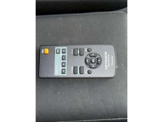 セレナ2.0 ハイウェイスター V 4WD　社外ナビ　後席モニター　両側パワスラ　エンジンスターター　ETC　パワステ　パワーウィンドウ　ABS　キーレスエントリー　アイドリングストップ　寒冷地仕様　盗難防止装置　エアコン　横滑り防止装置 2000