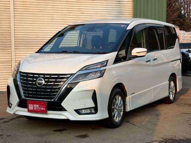 セレナ2.0 ハイウェイスター V 4WD　社外ナビ　後席モニター　両側パワスラ　エンジンスターター　ETC　パワステ　パワーウィンドウ　ABS　キーレスエントリー　アイドリングストップ　寒冷地仕様　盗難防止装置　エアコン　横滑り防止装置 2000