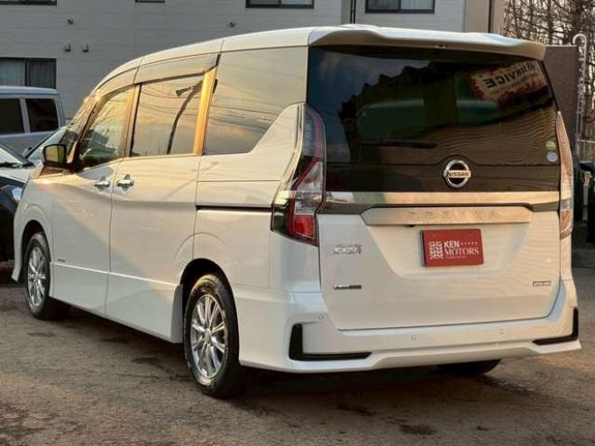 セレナ2.0 ハイウェイスター V 4WD　社外ナビ　後席モニター　両側パワスラ　エンジンスターター　ETC　パワステ　パワーウィンドウ　ABS　キーレスエントリー　アイドリングストップ　寒冷地仕様　盗難防止装置　エアコン　横滑り防止装置 2000