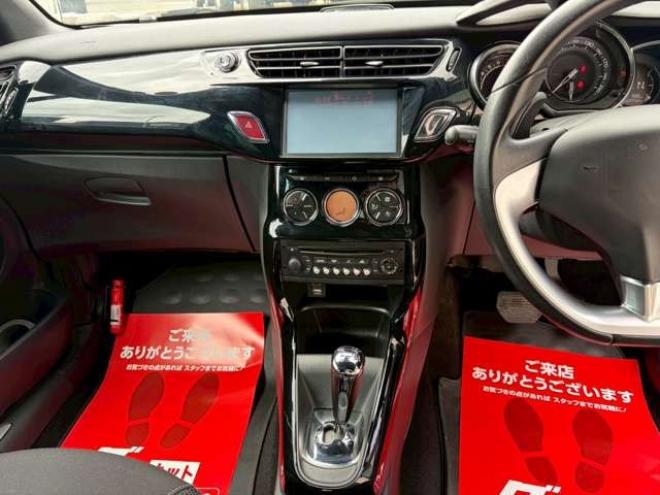 シトロエンDS3 シック　ETC　エアコン・クーラー　パワステ　パワーウィンドウ　キーレス　ABS 運転席エアバッグ　助手席エアバッグ　サイドエアバッグ　横滑り防止装置　社外ナビ　MTモード付 正規輸入車 2WD 1200