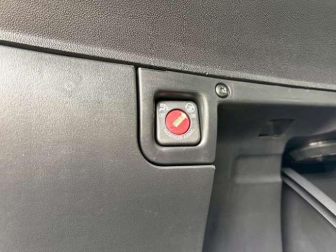 シトロエンDS3 シック　ETC　エアコン・クーラー　パワステ　パワーウィンドウ　キーレス　ABS 運転席エアバッグ　助手席エアバッグ　サイドエアバッグ　横滑り防止装置　社外ナビ　MTモード付 正規輸入車 2WD 1200