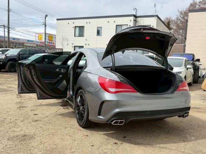 ベンツCLAクラス CLA250 4マチック 4WD　ナビ　バックカメラ　ETC　キーレスエントリー　シートヒーター　エアコン　クルーズコントロール　ABS　盗難防止装置　パワステ　パワーウィンドウ　横滑防止装置　パーキングアシスト　アイドリングストップ 正規輸入車 2000