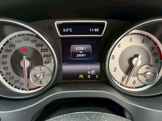 ベンツCLAクラス CLA250 4マチック 4WD　ナビ　バックカメラ　ETC　キーレスエントリー　シートヒーター　エアコン　クルーズコントロール　ABS　盗難防止装置　パワステ　パワーウィンドウ　横滑防止装置　パーキングアシスト　アイドリングストップ 正規輸入車 2000