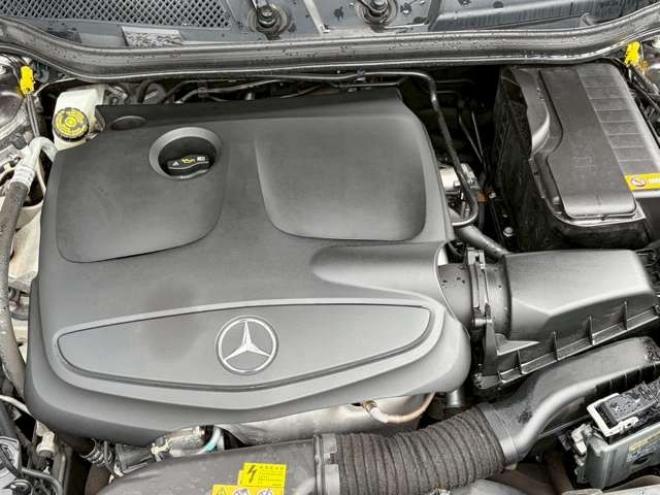 ベンツCLAクラス CLA250 4マチック 4WD　ナビ　バックカメラ　ETC　キーレスエントリー　シートヒーター　エアコン　クルーズコントロール　ABS　盗難防止装置　パワステ　パワーウィンドウ　横滑防止装置　パーキングアシスト　アイドリングストップ 正規輸入車 2000