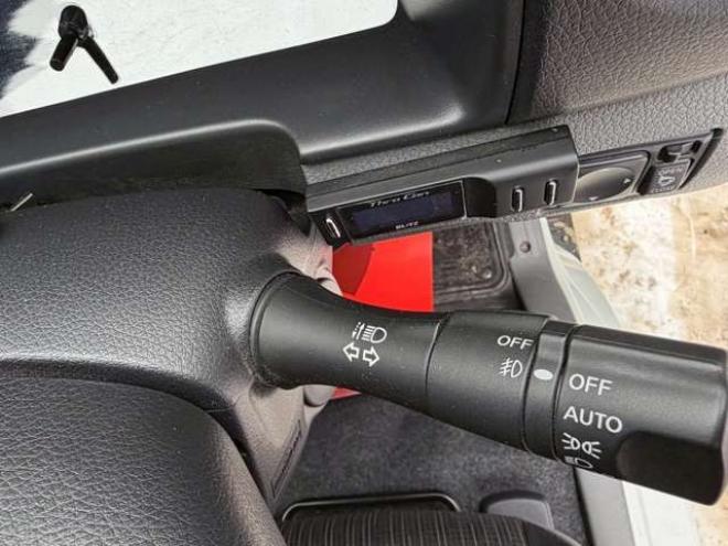 キャラバンNV350 2.5 プレミアムGX ロングボディ ディーゼルターボ 4WD　ベッドキット　カーテン　フロントスポイラー　グリルカバー　ルーフスポイラー　リアヒーター　社外ナビ　左側電動スライドドア　社外アルミホイール　ETC　バックカメラ　パワステ　パワーウィンドウ　キーレス 2500